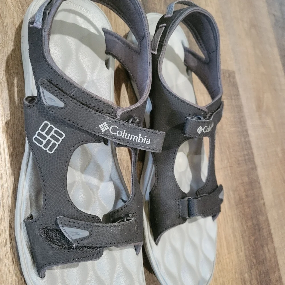 Columbia stylish black